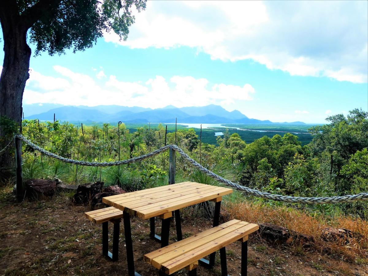Vista Hinchinbrook Aparthotel Cardwell Exterior photo