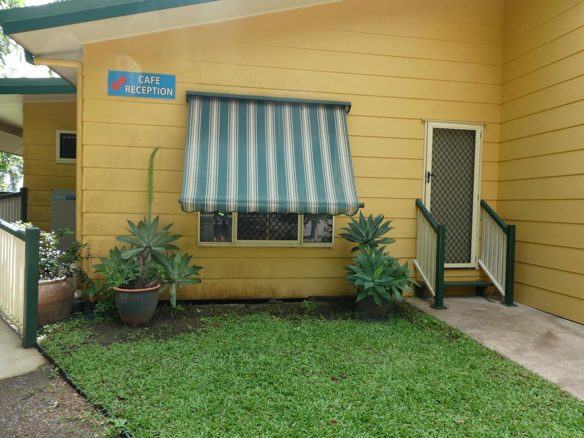 Vista Hinchinbrook Aparthotel Cardwell Exterior photo